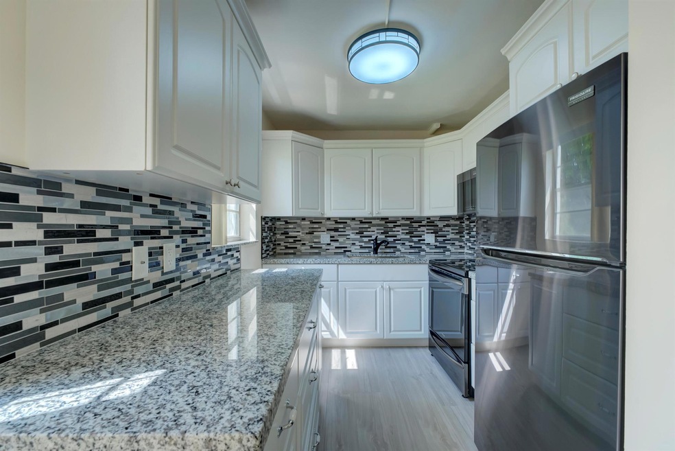 41 Windsor C, West Palm Beach, FL 33417 - photo 1