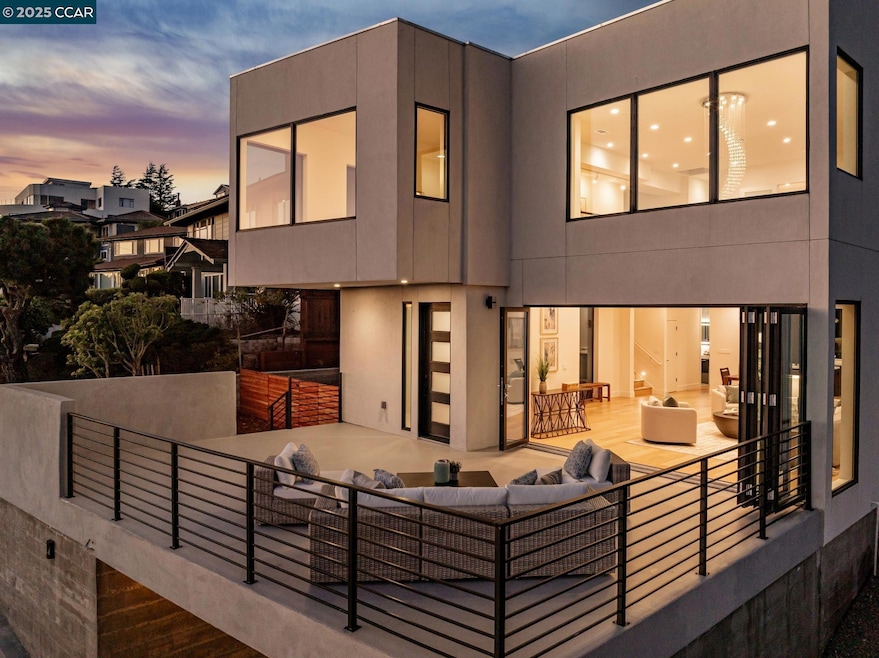 Pending $2,395,000 • Co-Listing Agent