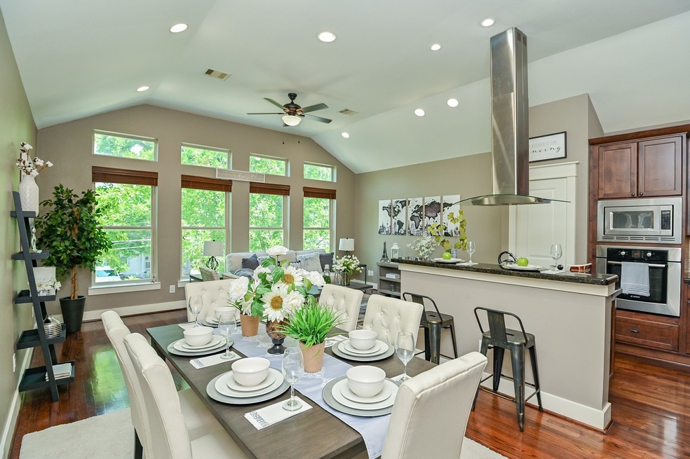 1027 Kern St unit B, Houston, TX 77009 - photo 1