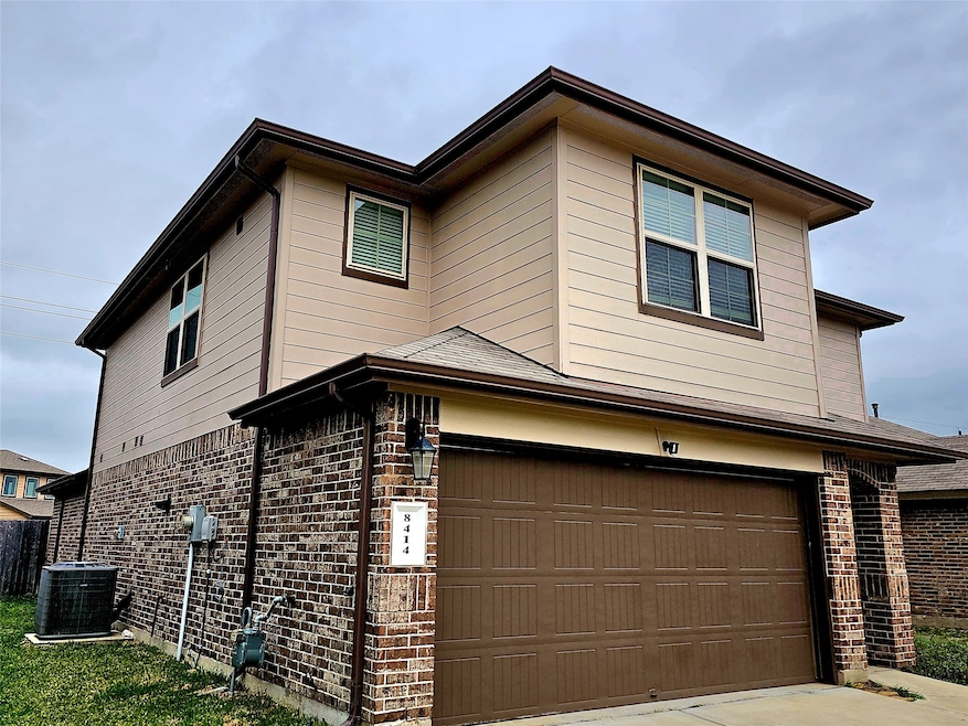 4/2/2; Two Story Home. Large Lot; 6,525 Sq Ft