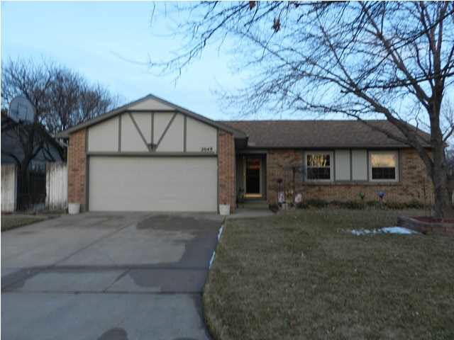 FRONT VIEW OF THE HOME! HAVING A WONDERFUL EAST BA