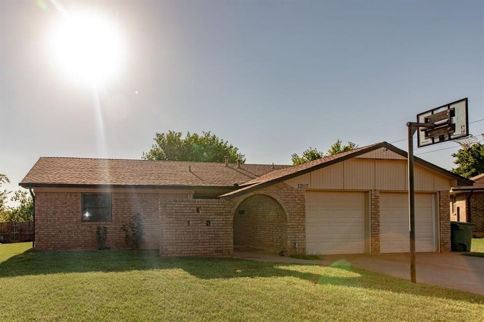 1207 Righto Way, Edmond, OK 73034 - photo 1