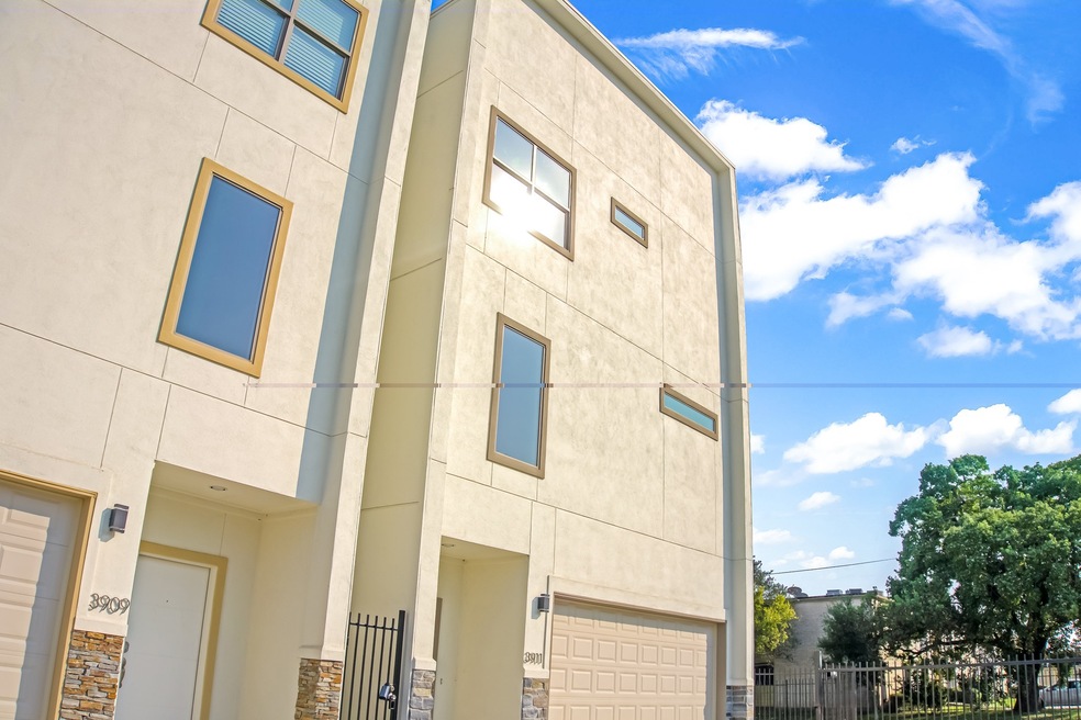 3911 Griggs Rd, Houston, TX 77021 - photo 1