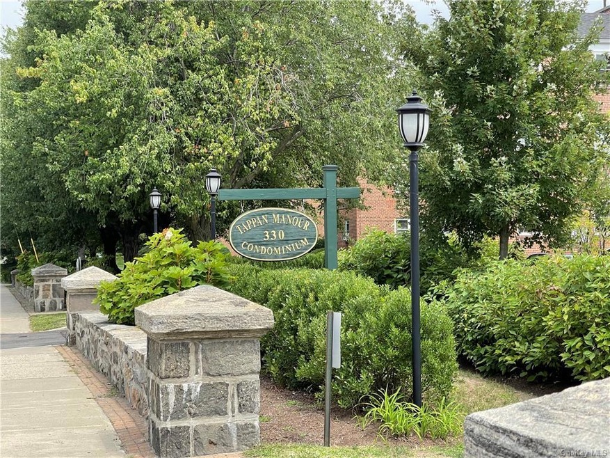 Tappan Manour Condominium unit H-8, Tarrytown, NY 10591 - photo 1