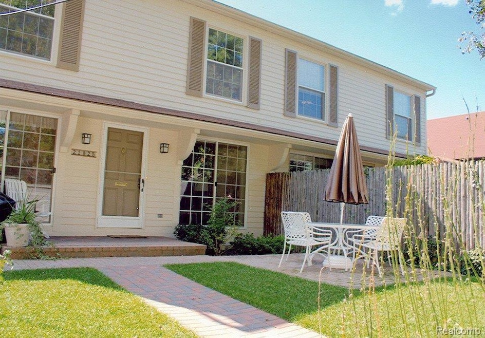 21925 Shore Pointe Ln, Saint Clair Shores, MI 48080 - photo 1