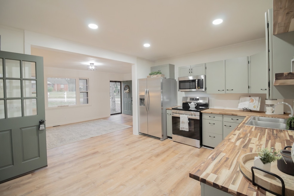 2907 Dunmore Dr, Nashville, TN 37214 - photo 1