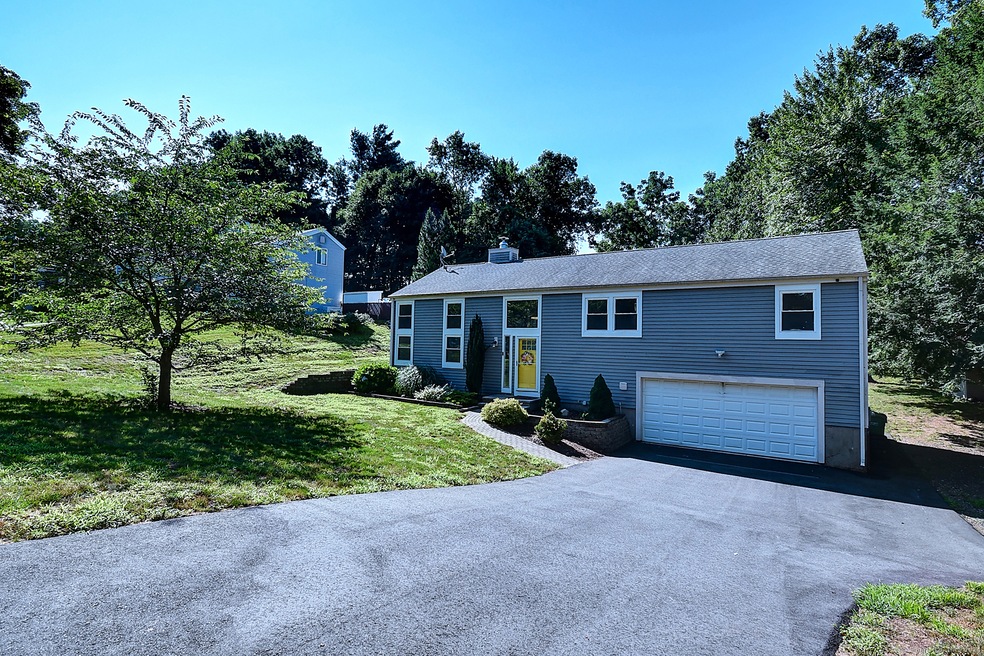 42 Towhee Ln, Glastonbury, CT 06033 - photo 1