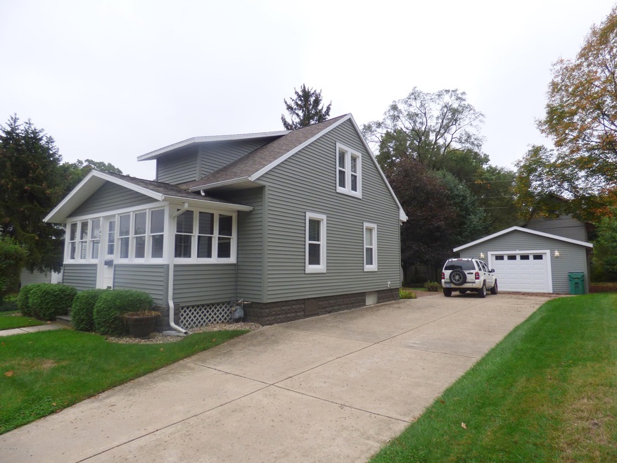 1428 Oak St, Niles, MI 49120 - photo 1