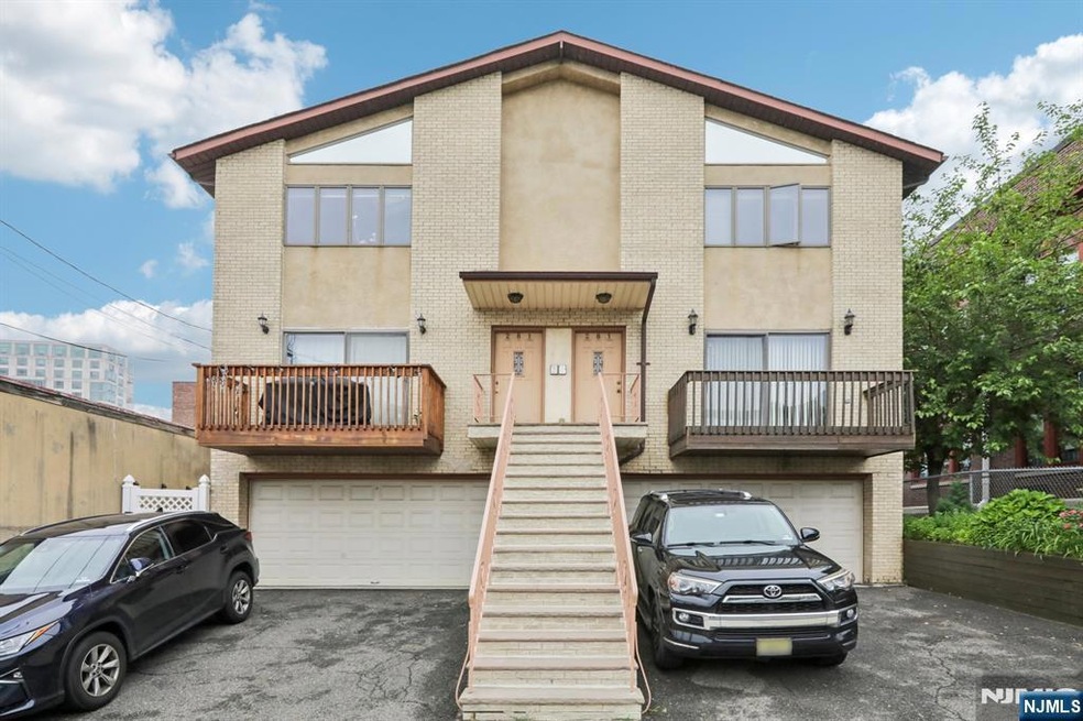 Pending $518,000 • Co-Listing Agent