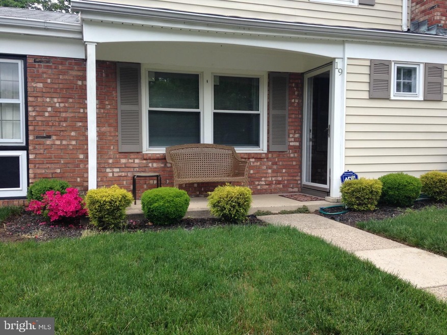 19 Farragut Ct, Willingboro, NJ 08046 - photo 1