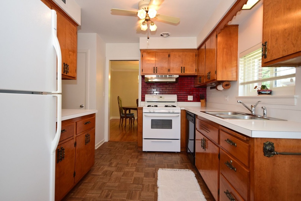 437 E Webster Ave, Elmhurst, IL 60126 - photo 1