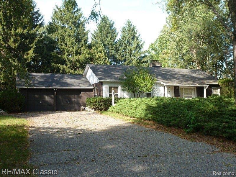 ranch on an acre! end of street!