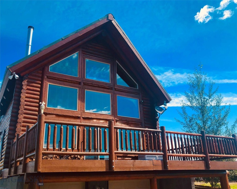 Relax and Enjoy the Panoramic Views from the Deck