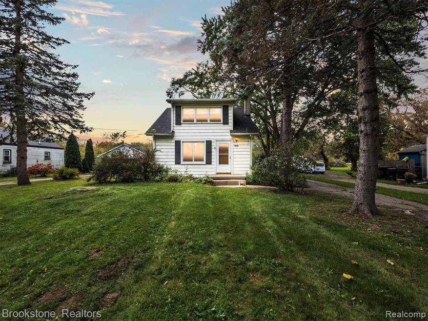 01-2820 Grant Rd-windowstill-realestate-photograph