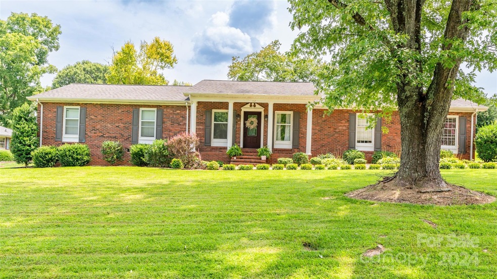 112 Gaymont Cir, Statesville, NC 28625 - photo 1