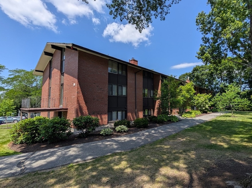 1 Longwood Dr unit 105, Andover, MA 01810 - photo 1