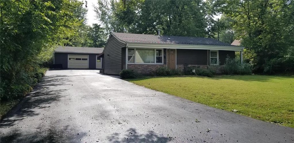 Roof 5 yrs old. Vinyl siding, new thermal windows,