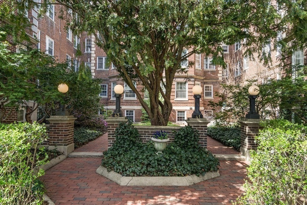 43 Linnaean St unit 31, Cambridge, MA 02138 - photo 1