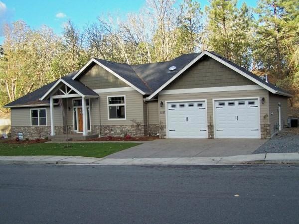 2267 Haviland Dr, Grants Pass, OR 97527 - photo 1