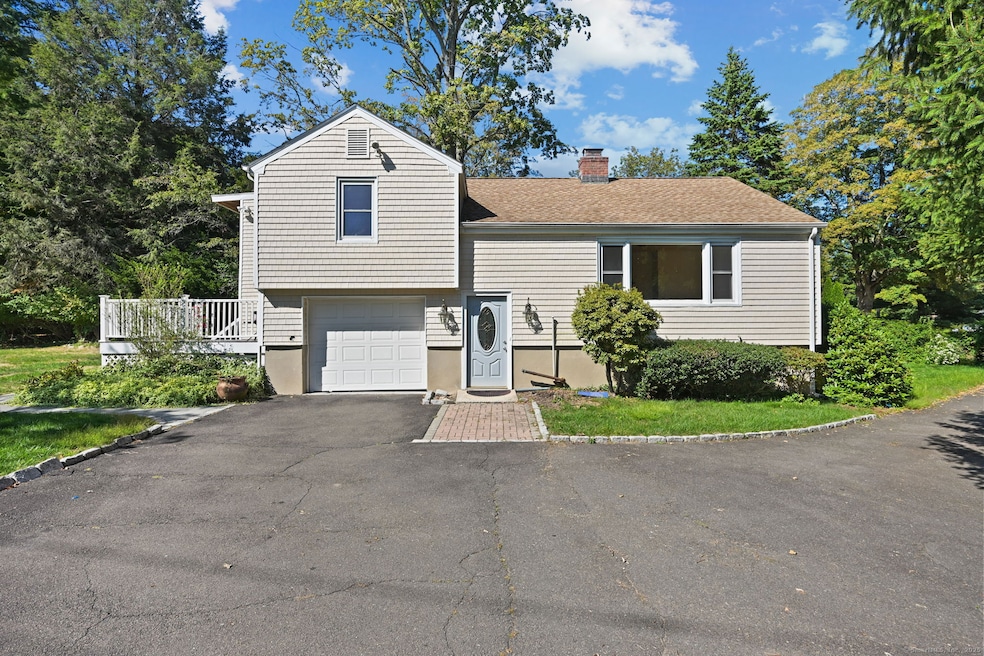 101 Chestnut Hill Rd, Norwalk, CT 06851 - photo 1