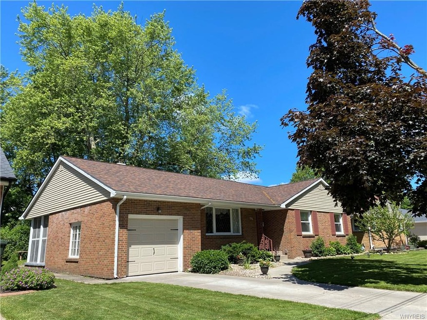 726 Barrally St, North Tonawanda, NY 14120 - photo 1