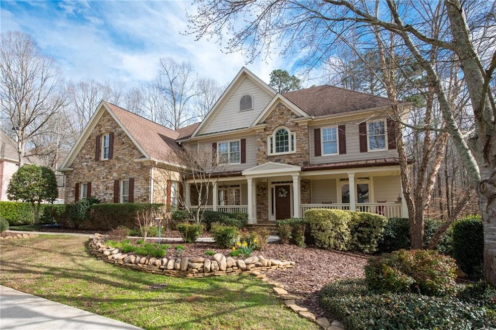 GORGEOUS SEVEN BEDROOM HOME IN THE GOLF COMMUNITY 