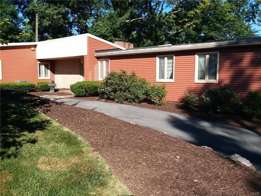 34 Applewood Dr, Easton, PA 18045 - photo 1