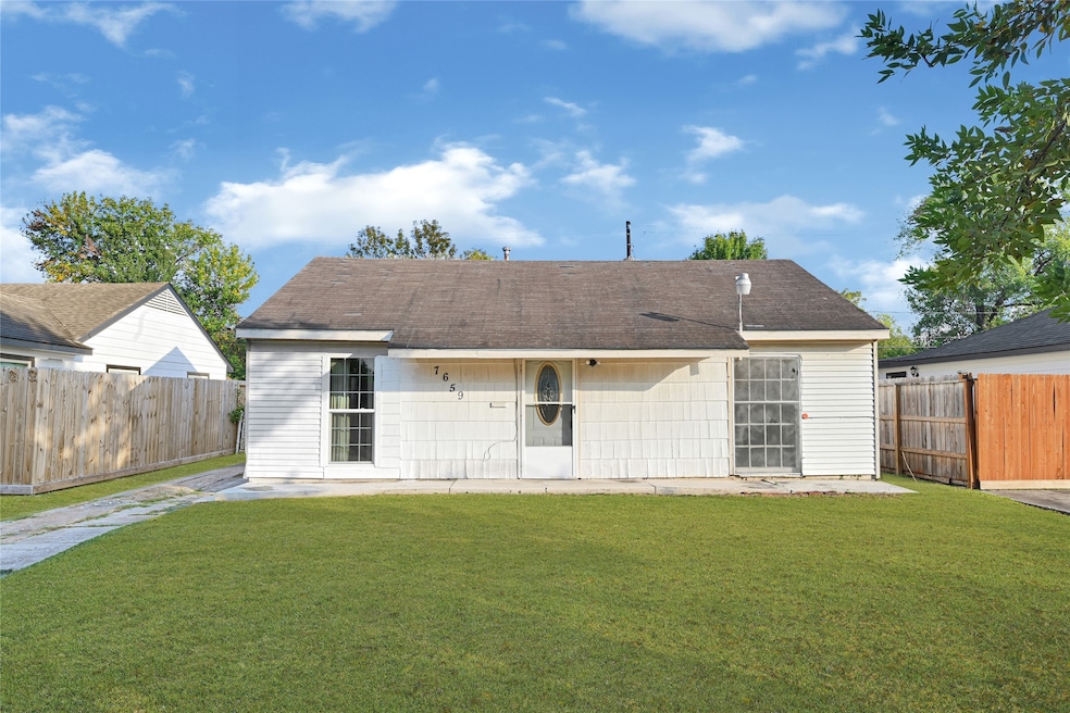 7659 Greenstone St, Houston, TX 77087 - photo 1