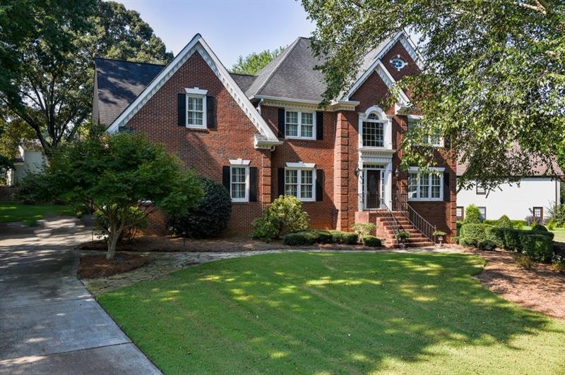 Beautiful front elevation with large level front y