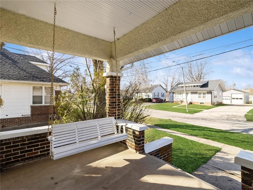 624 W 6th St S, Newton, IA 50208 - photo 1