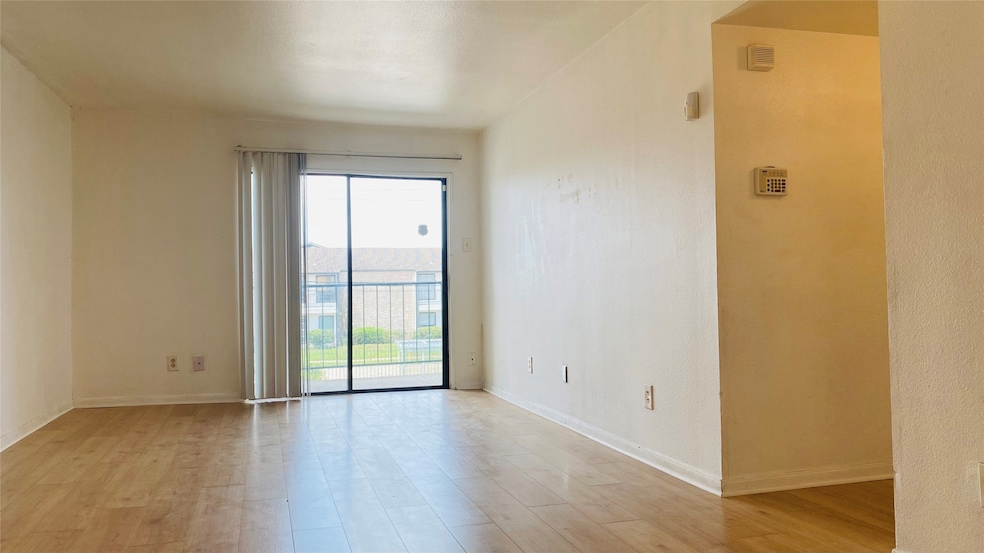 2824 S Bartell Dr unit 28, Houston, TX 77054 - photo 1