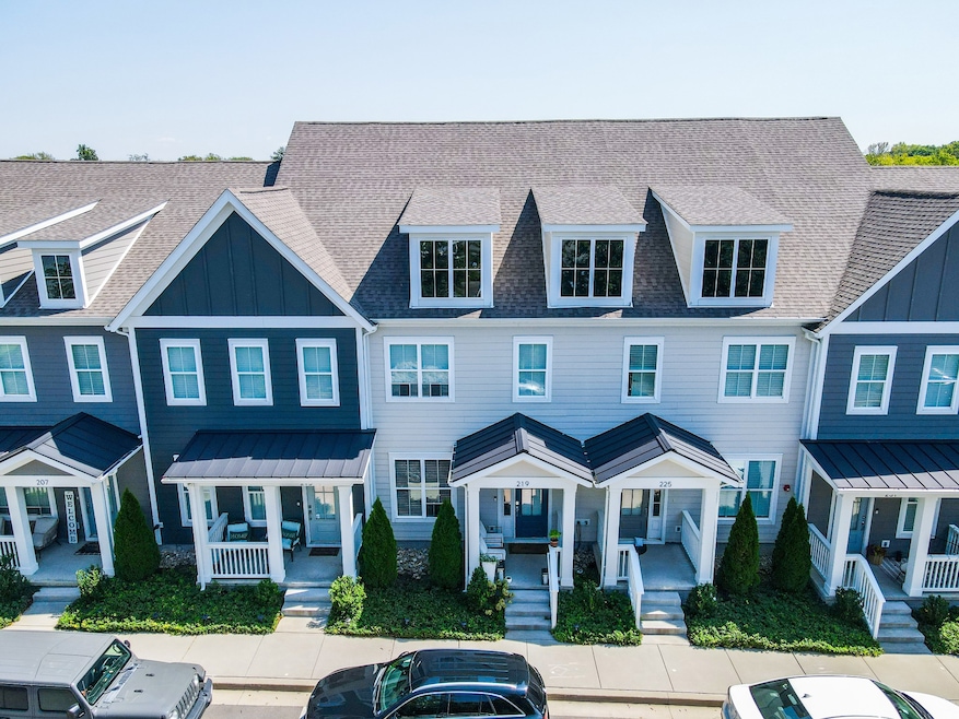 For Sale $549,999 • Co-Listing Agent