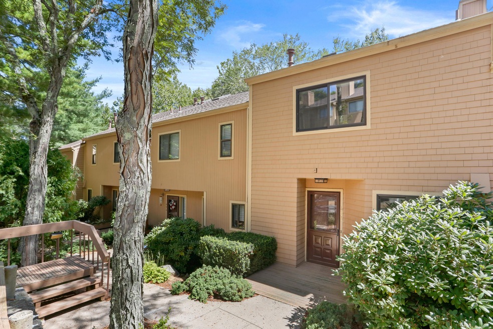 45 Ettl Ln unit 405, Greenwich, CT 06831 - photo 1