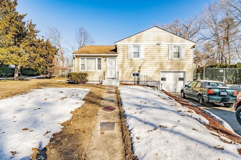237 Stapleton Rd, Springfield, MA 01109 - photo 1