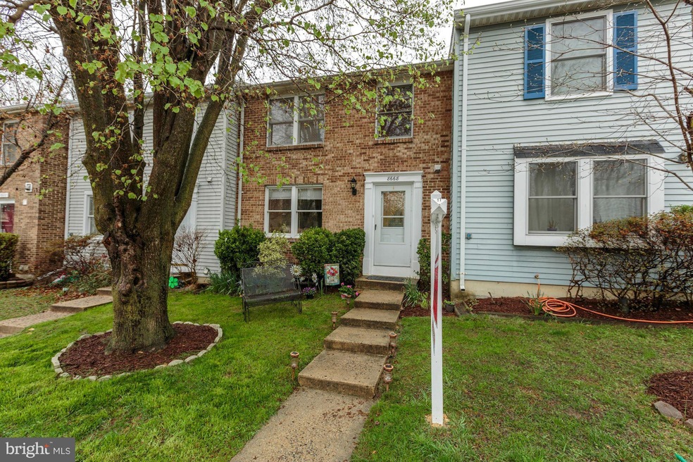 8668 Bent Arrow Ct, Springfield, VA 22153 - photo 1