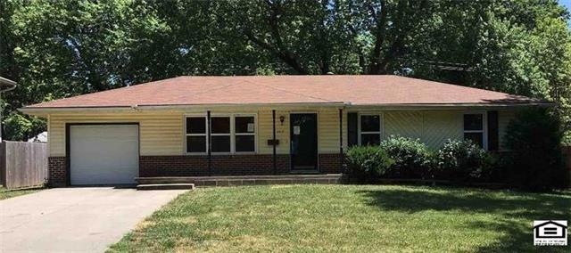 6813 Switzer Ln, Shawnee, KS 66203 - photo 1