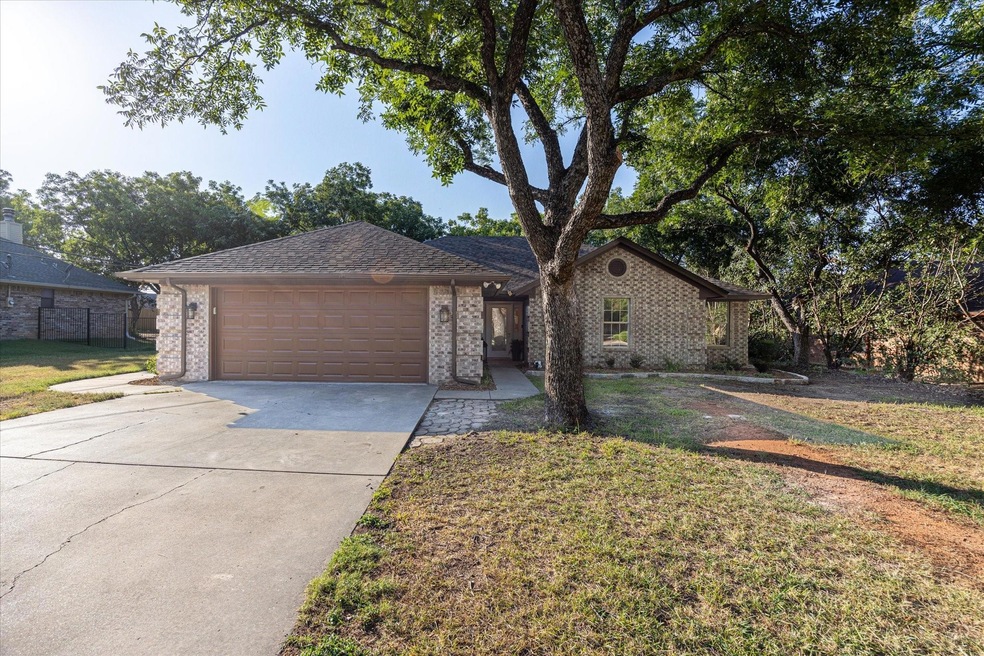 5012 Seminole Dr, Granbury, TX 76049 - photo 1