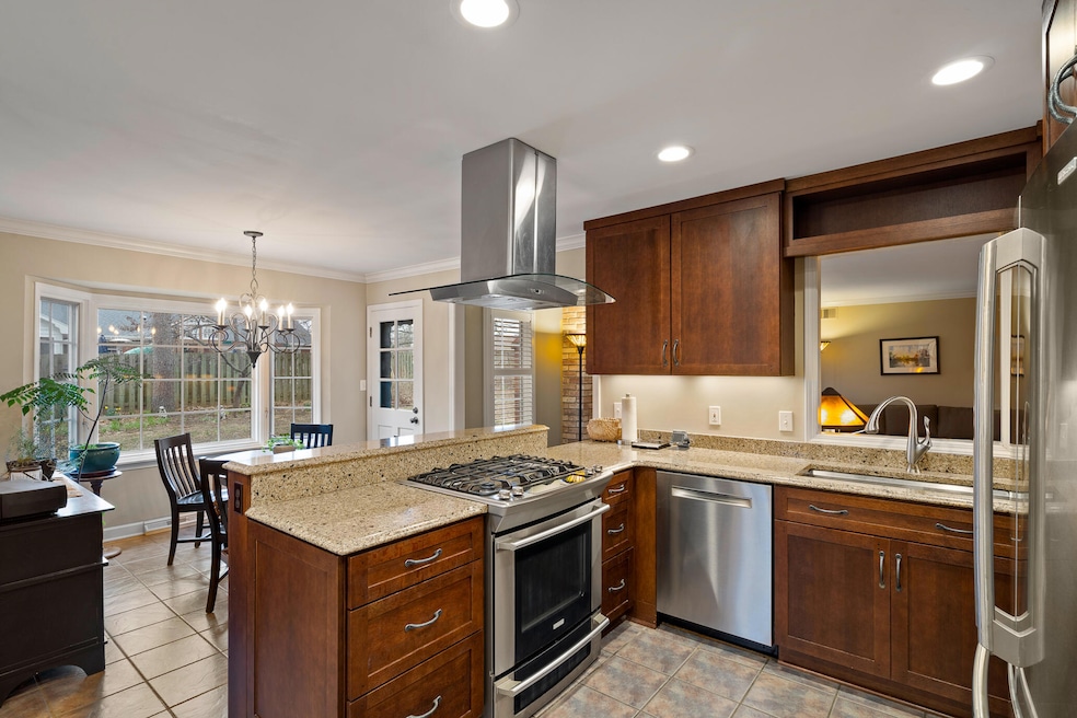 2 E Burnam Rd, Columbia, MO 65203