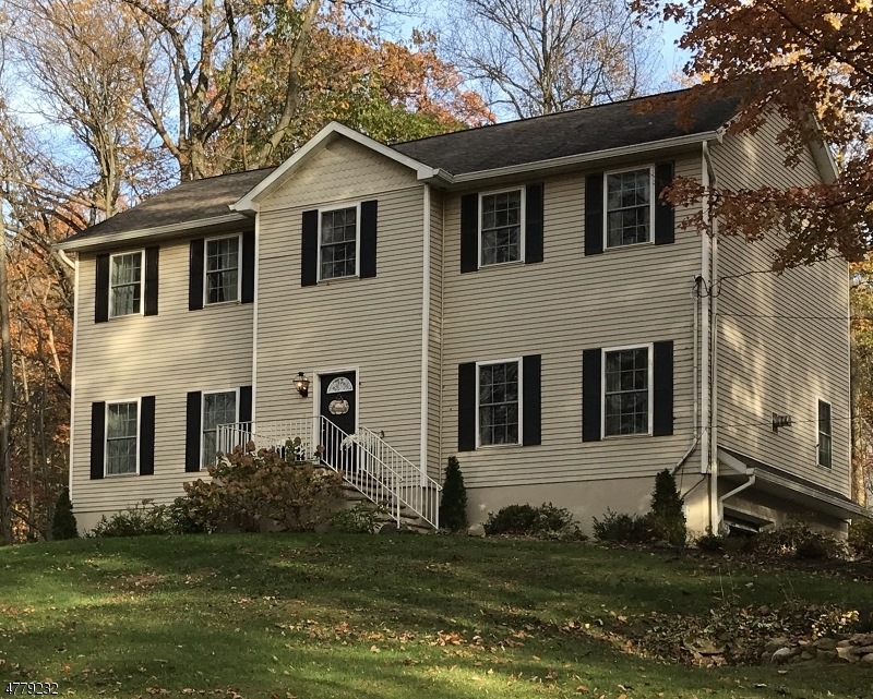 368 Buckhorn Dr, Belvidere, NJ 07823 - photo 1