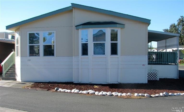 719 Sequoia Street, Windsor, CA (corner of Sequoia