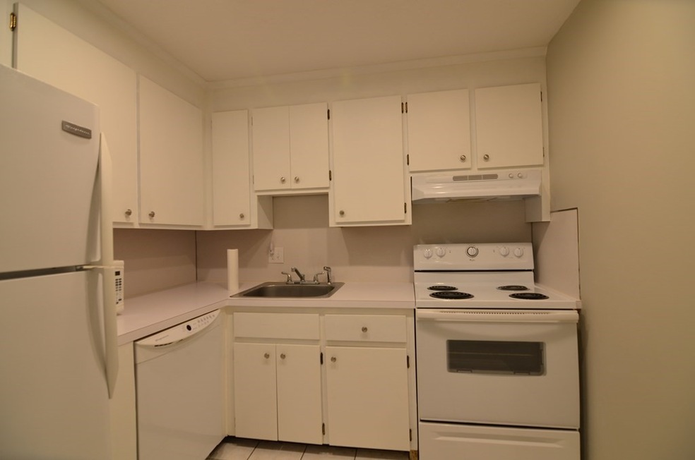 37 Fountain Ln unit 9, South Weymouth, MA 02190 - photo 1