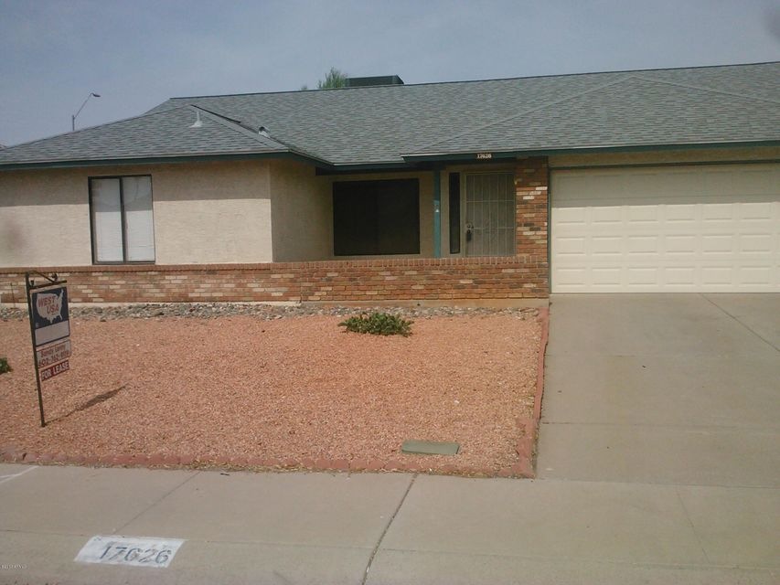 IMG273-Front of home 17626 N