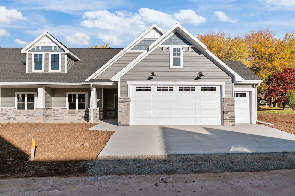 W4962 Cottage Ln, Sherwood, WI 54169 - photo 1