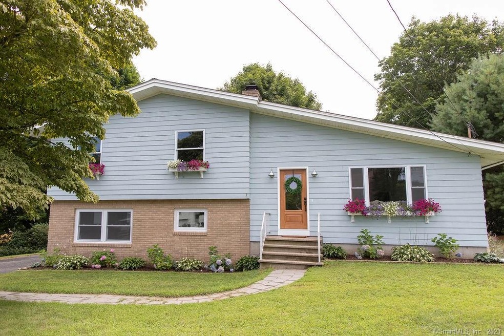 27 Russell Ave, Pawcatuck, CT 06379 - photo 1