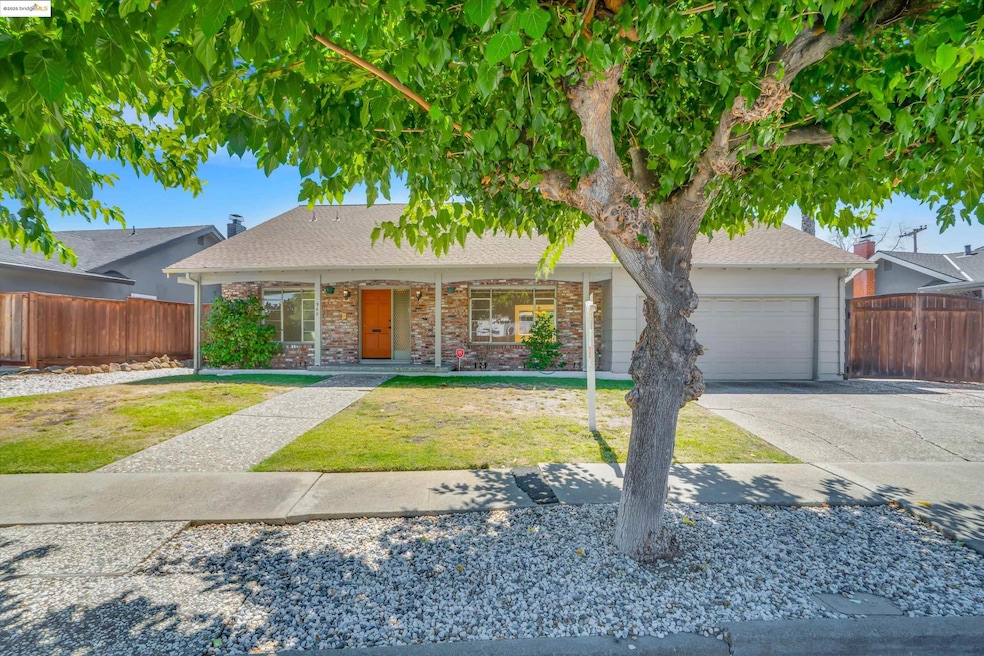 Sold $900,000 • Co-Listing Agent