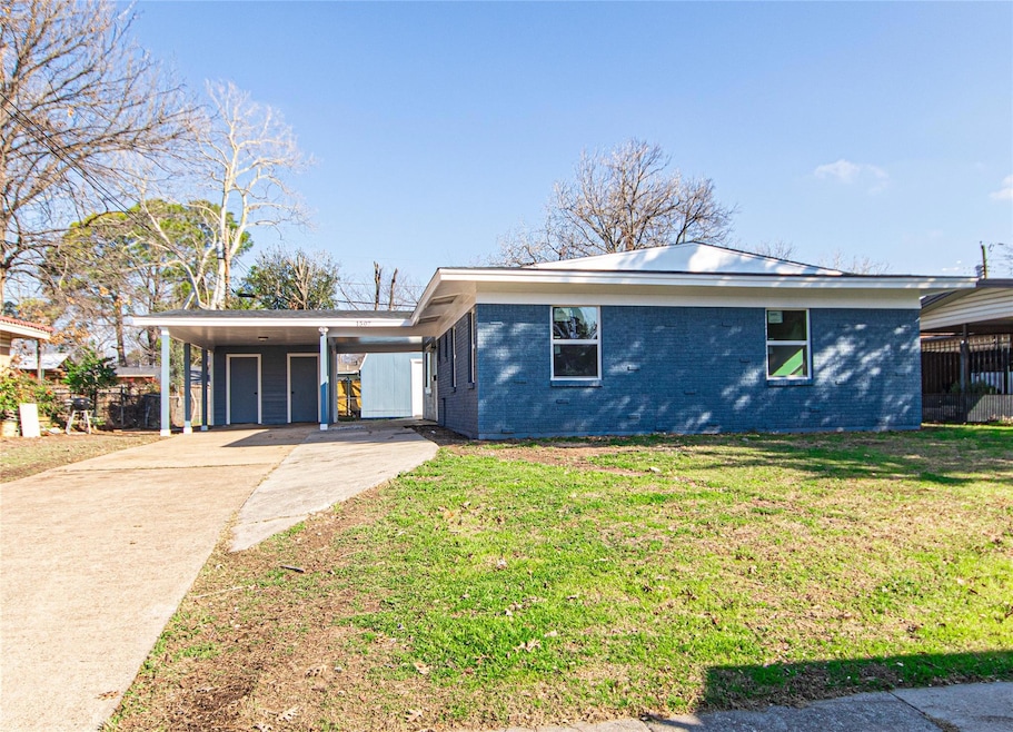 Single story home featuring a carport and a front 