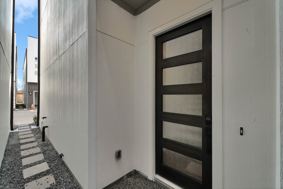 4508 Whitney Park Way, Houston, TX 77022 - photo 1