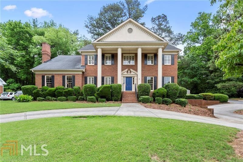 Stately brick traditional in desirable Byrnwyck ne