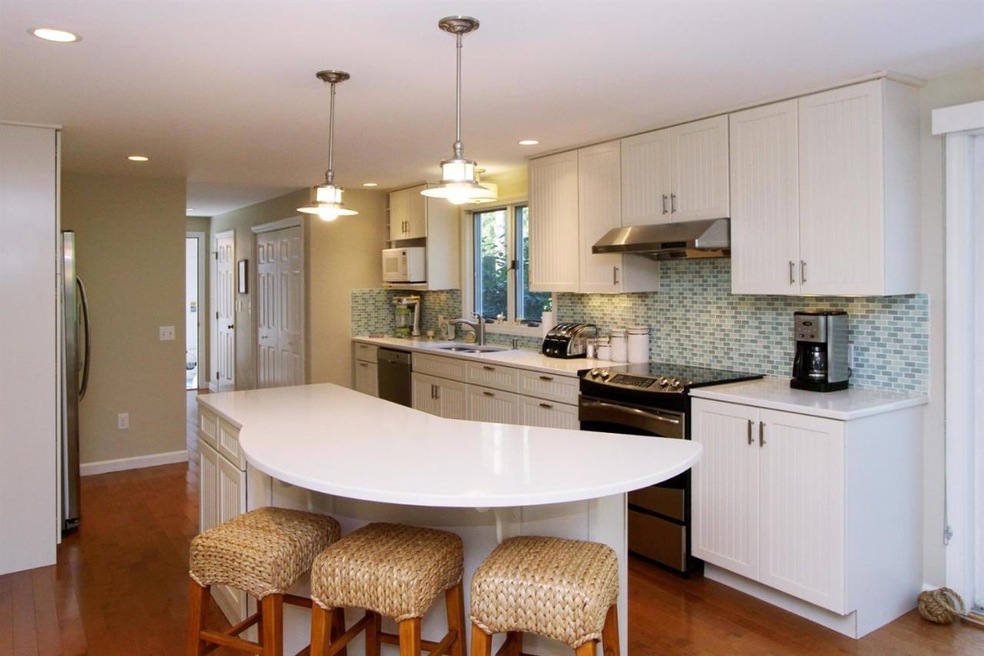 Updated kitchen with Kraftmaid cabinets