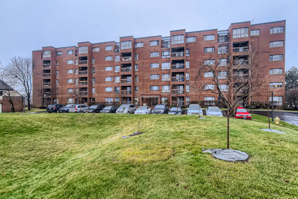 600 Naples Ct unit 205, Glenview, IL 60025 - photo 1